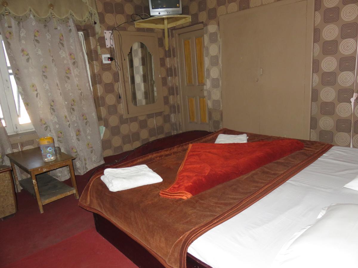 Butterfly Hotel Srīnagar Exterior foto